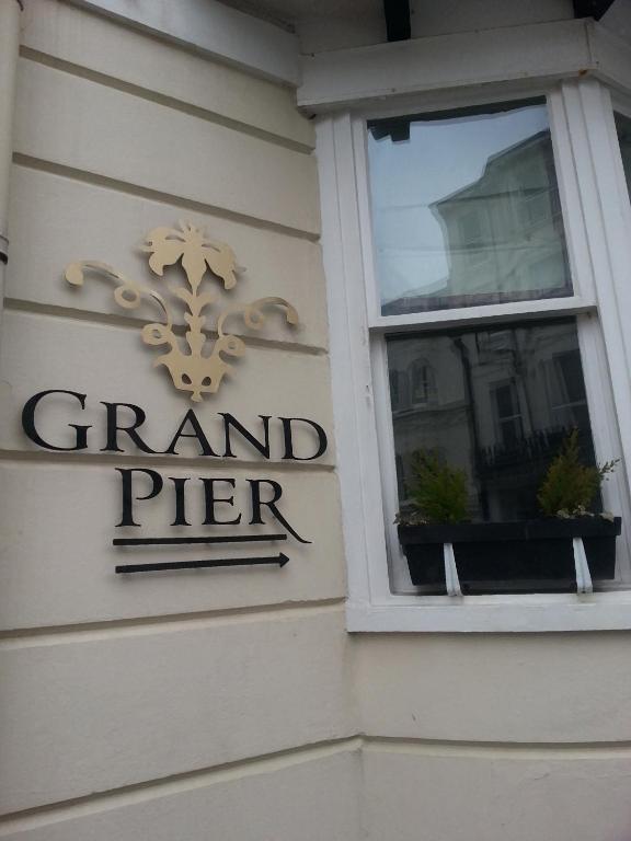 Grand Pier Guest House Brighton Exterior photo